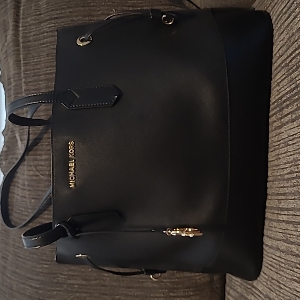 Michael Kors Jet Set bag